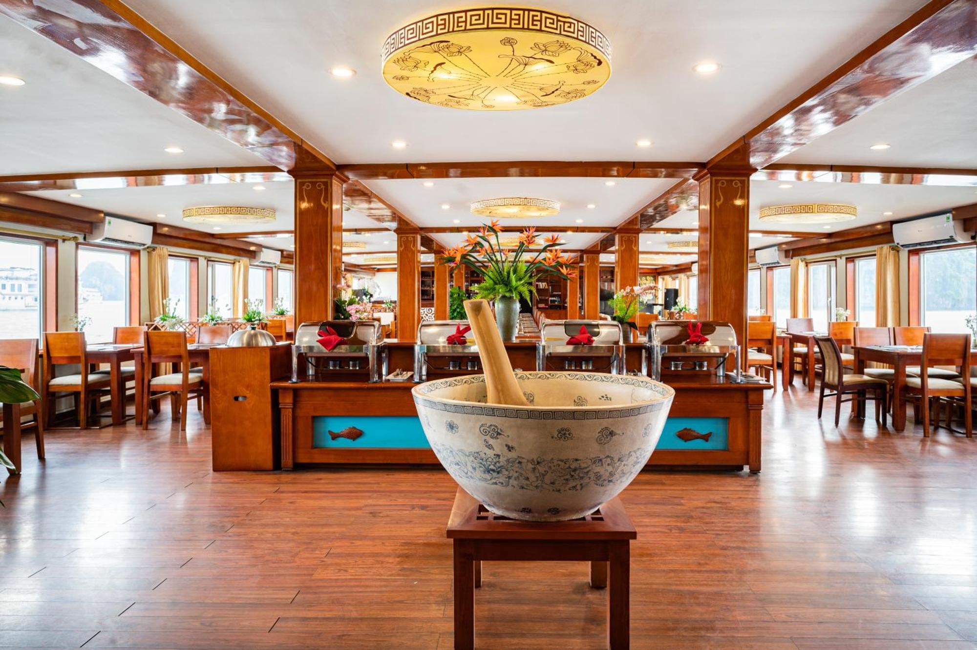 Dragon Crown Legend Cruise Hotel Ha Long Exterior photo