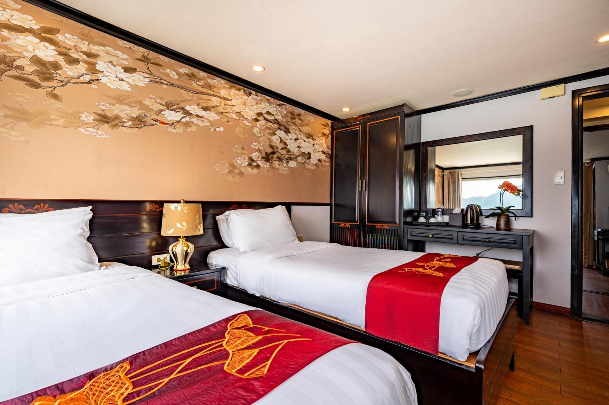Dragon Crown Legend Cruise Hotel Ha Long Exterior photo