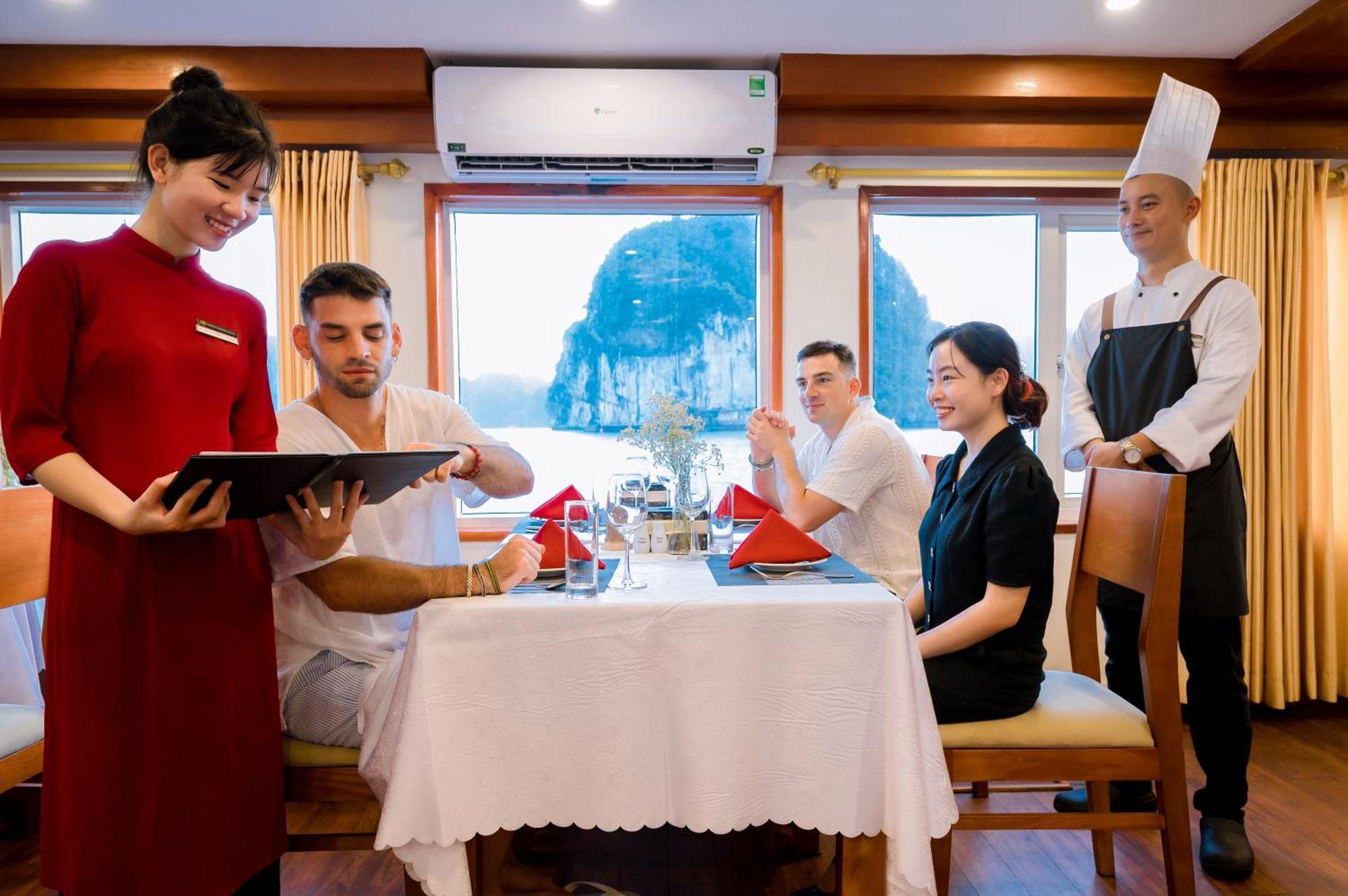 Dragon Crown Legend Cruise Hotel Ha Long Exterior photo