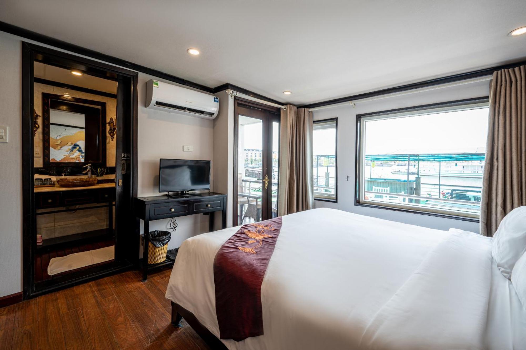 Dragon Crown Legend Cruise Hotel Ha Long Exterior photo