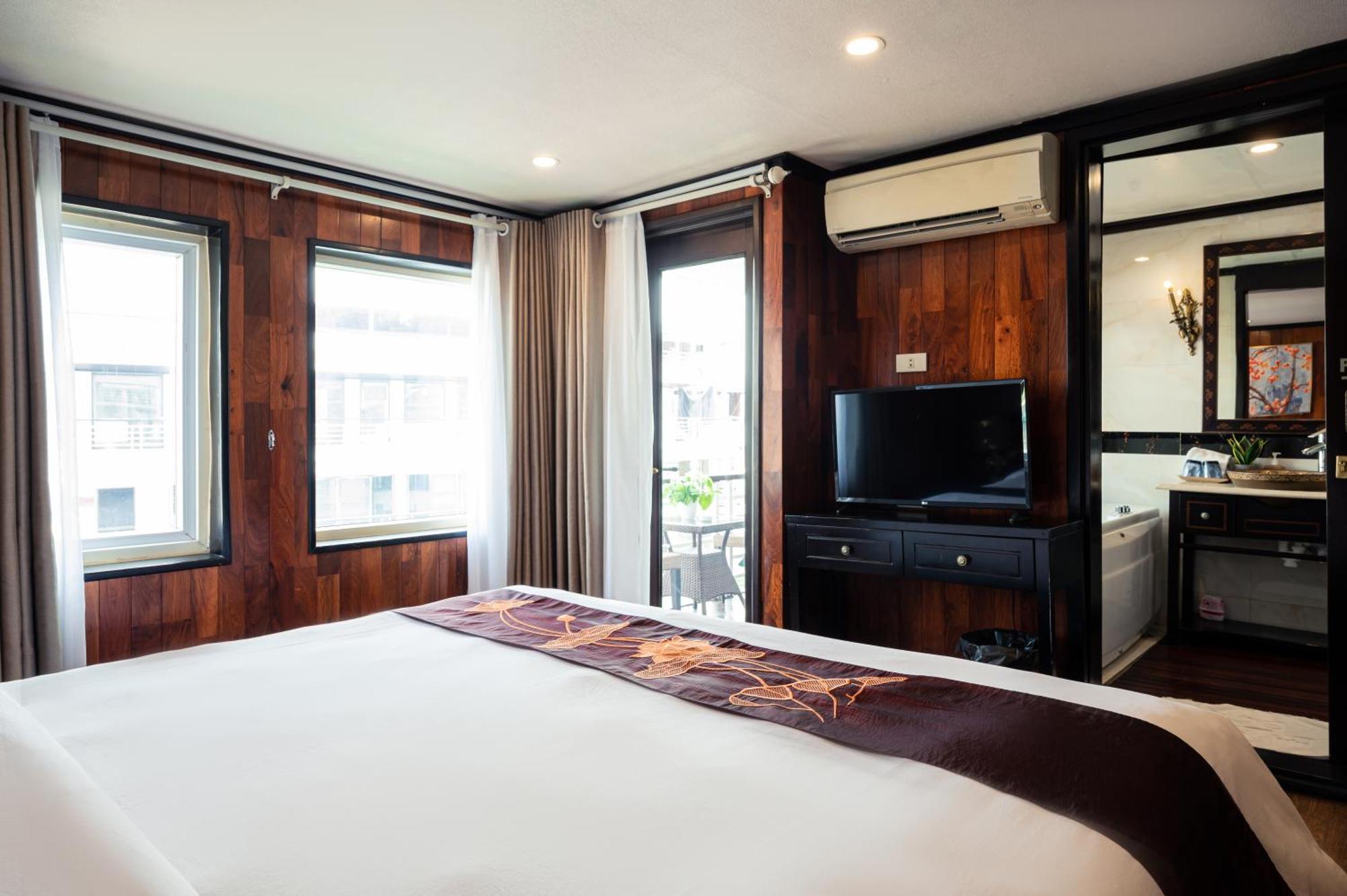 Dragon Crown Legend Cruise Hotel Ha Long Exterior photo