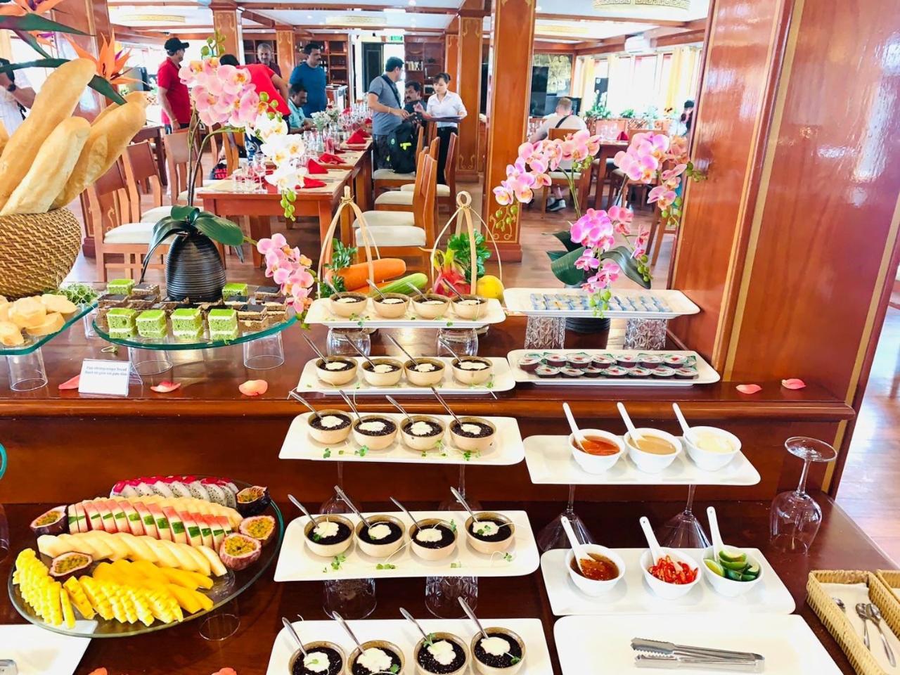 Dragon Crown Legend Cruise Hotel Ha Long Exterior photo