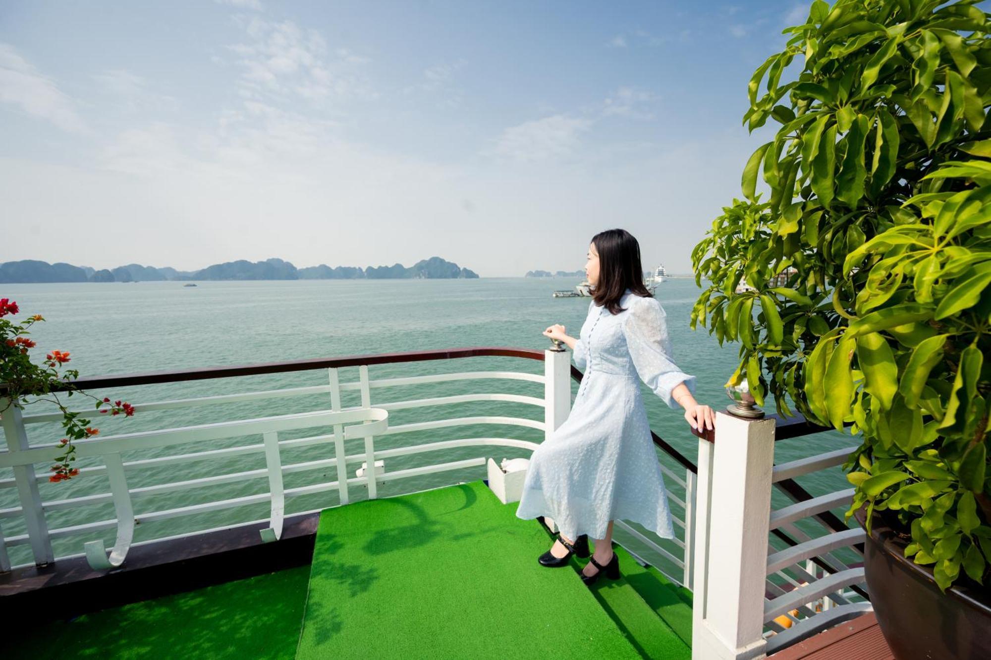 Dragon Crown Legend Cruise Hotel Ha Long Exterior photo